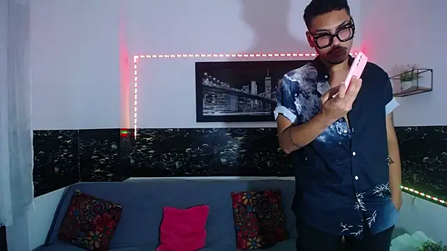 LatinWolfBoy online show from November 16, 2025, 3:11 am