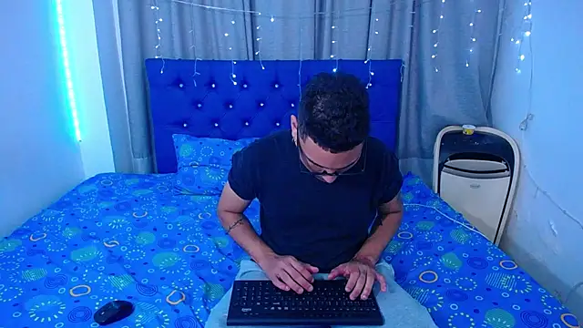 LatinWolfBoy online show from November 27, 2025, 3:18 am