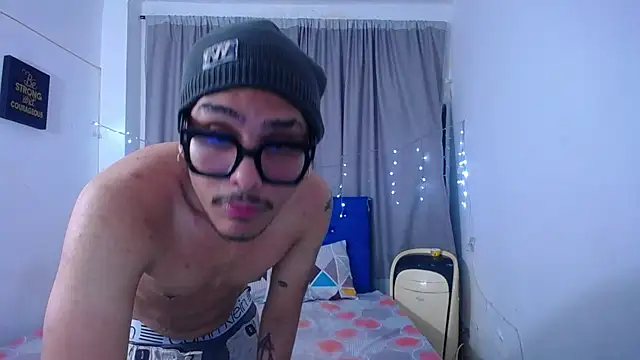 LatinWolfBoy online show from November 18, 2025, 3:10 am