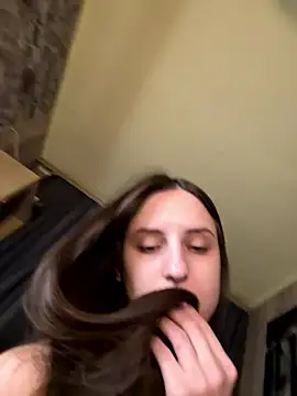 yourselenaa online show from January 13, 2026, 6:34 pm