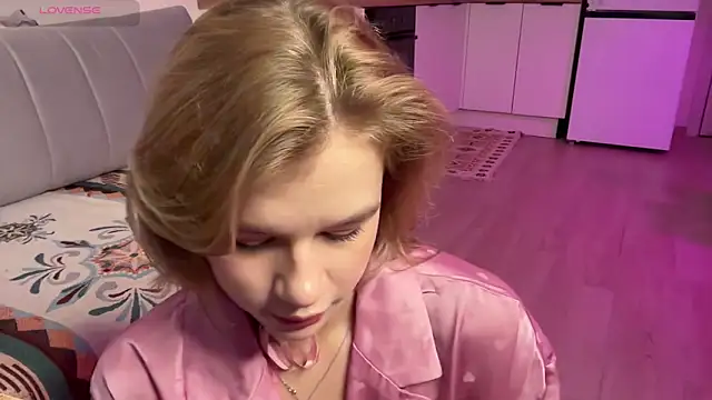 Snapshot of MiroslavaFairy chatting on November 18, 2025, 12:52 pm MiroslavaFairy online show from November 18, 2025, 12:52 pm