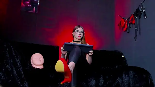 MartinaStones online show from December 3, 2025, 9:03 pm