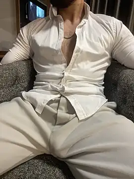 DARK0924 online show from December 5, 2025, 12:48 pm