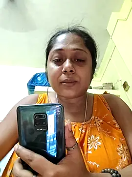 hotjuhi8 online show from November 8, 2025, 8:23 pm