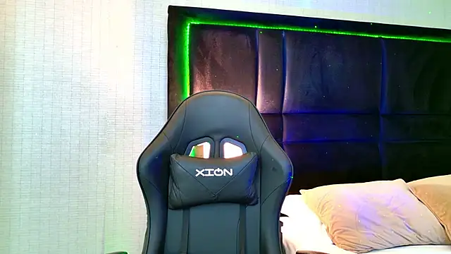 Snapshot of EllaEvanz chatting on November 28, 2025, 7:58 pm EllaEvanz online show from November 28, 2025, 7:58 pm