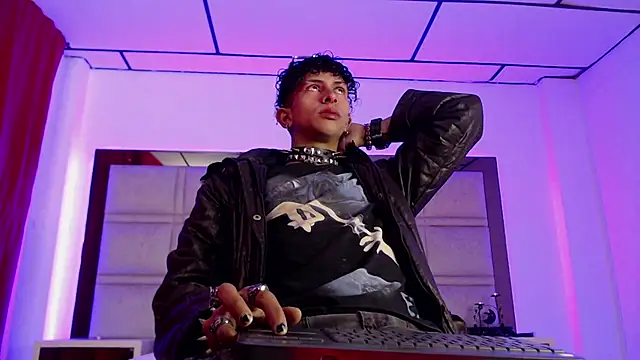 Maximo king25 online show from November 28, 2025, 4:45 am