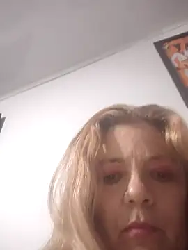 karlaanqui1 online show from April 9, 2026, 11:00 pm