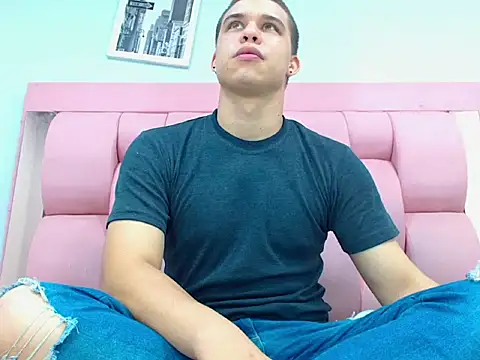 Snapshot of Liam_York_ chatting on November 17, 2025, 1:26 pm Liam York online show from November 17, 2025, 1:26 pm