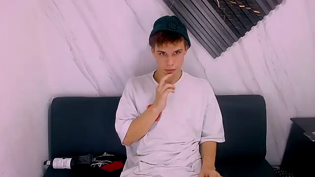 Liam York  online show from March 31, 2026, 3:52 am