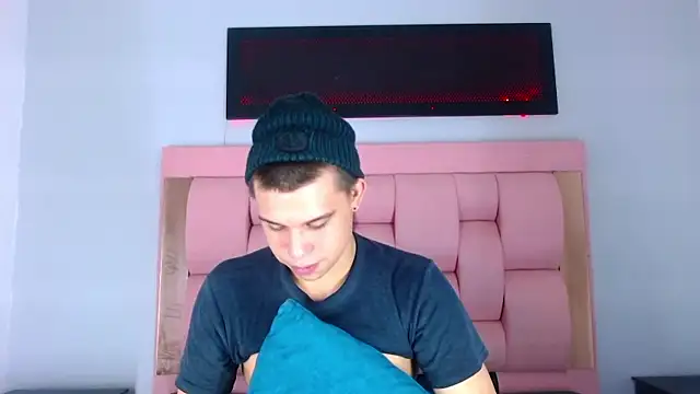 Snapshot of Liam_York_ chatting on November 27, 2025, 7:47 pm Liam York online show from November 27, 2025, 7:47 pm