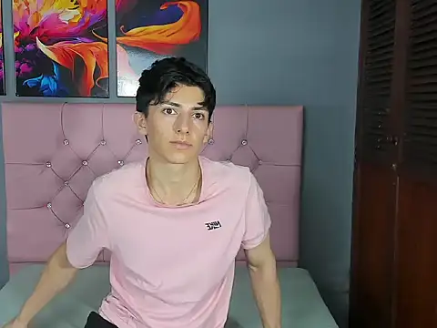 Snapshot of ElanGiraldo chatting on December 20, 2025, 10:34 pm ElanGiraldo online show from December 20, 2025, 10:34 pm