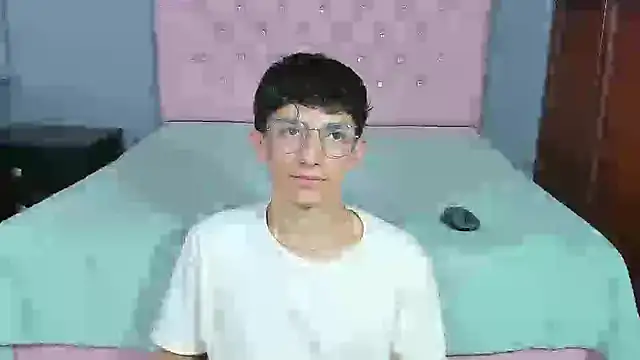 Snapshot of ElanGiraldo chatting on January 6, 2026, 10:47 pm ElanGiraldo online show from January 6, 2026, 10:47 pm