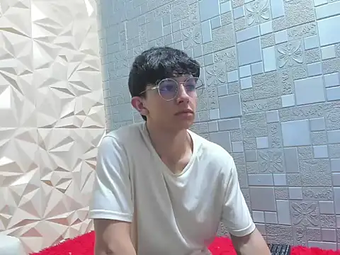 Snapshot of ElanGiraldo chatting on January 15, 2026, 11:52 pm ElanGiraldo online show from January 15, 2026, 11:52 pm