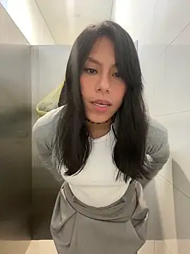 Katherinm online show from November 30, 2025, 7:47 pm