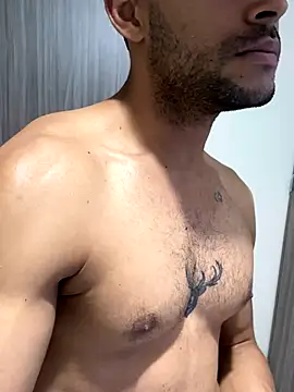 Snapshot of Naim__ chatting on November 13, 2025, 3:43 am Naim online show from November 13, 2025, 3:43 am