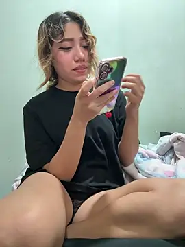 latinahorny11 online show from April 12, 2026, 6:27 am