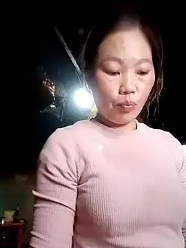 Snapshot of blonde_blg chatting on November 18, 2025, 4:05 am blonde blg online show from November 18, 2025, 4:05 am