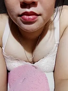 yelow-bee online show from November 11, 2025, 4:35 pm