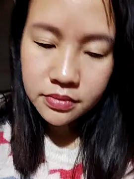 yelow-bee online show from November 29, 2025, 11:16 pm