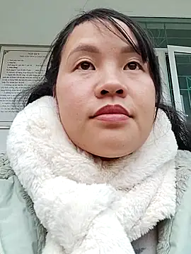 yelow-bee online show from November 19, 2025, 9:09 am