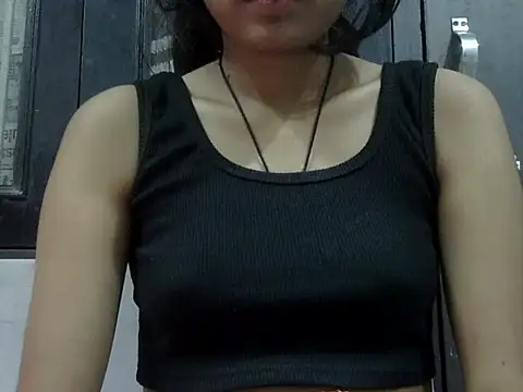 SEXY PRIYA83 online show from March 28, 2026, 12:33 am