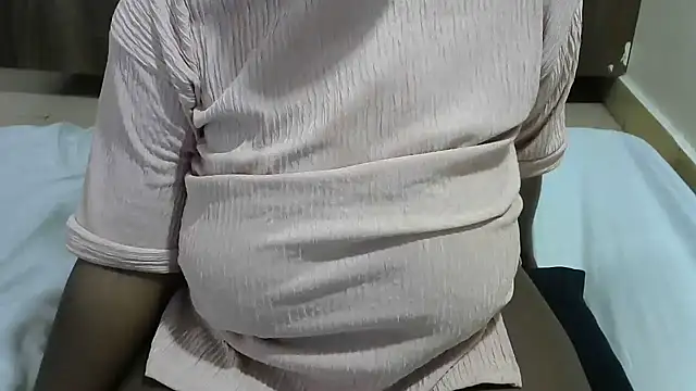 Snapshot of she-- chatting on November 25, 2025, 2:06 pm she-- online show from November 25, 2025, 2:06 pm