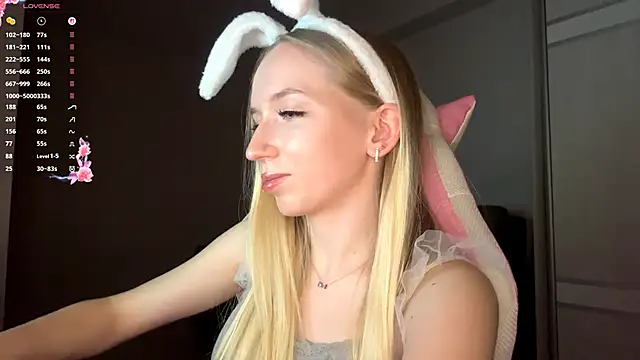 LaceDream online show from December 2, 2025, 3:03 pm