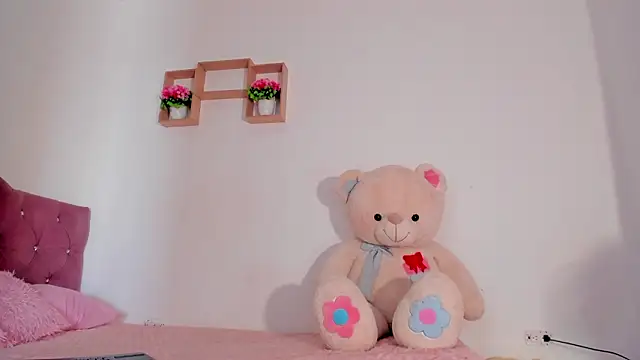 vanessa sexyhot  online show from February 13, 2026, 12:49 pm