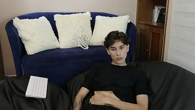 Derekswan online show from November 12, 2025, 11:30 pm