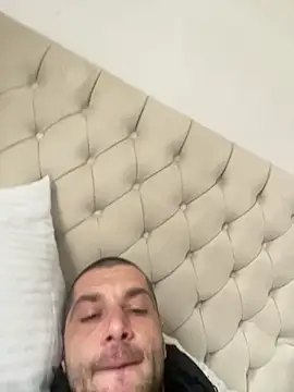 Kinkycouple142 online show from March 6, 2026, 2:34 pm