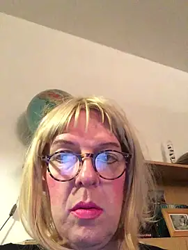 simone xdressing online show from January 19, 2025, 12:49 am