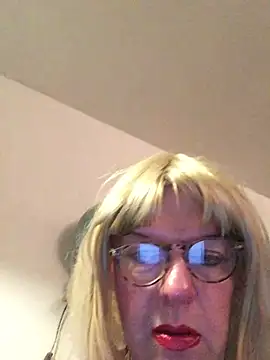 simone xdressing online show from January 11, 2026, 7:54 pm