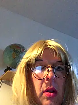 simone xdressing online show from December 14, 2025, 2:22 pm