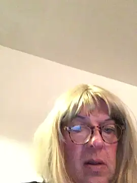 simone xdressing online show from March 1, 2026, 8:31 pm