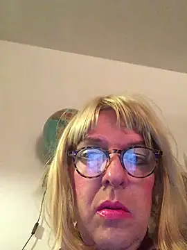 simone xdressing online show from January 29, 2025, 1:05 am