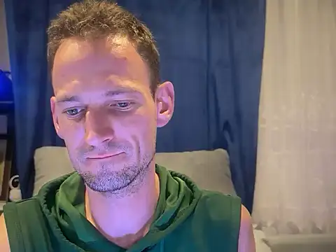 Hotcrazy235 online show from November 16, 2025, 3:17 pm