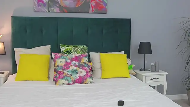 Mia Sofie online show from November 18, 2025, 5:33 am