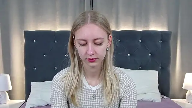 RachaelCute online show from May 7, 2026, 4:06 am