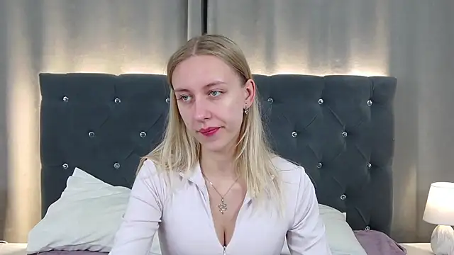RachaelCute online show from May 12, 2026, 4:20 am