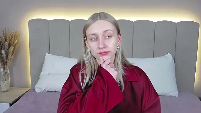 RachaelCute online show from April 4, 2026, 3:57 am