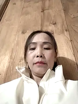 Feeling-hot online show from November 13, 2025, 1:15 pm