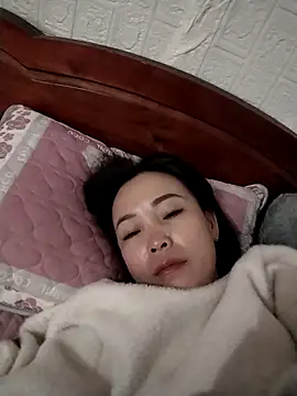 Feeling-hot online show from February 8, 2026, 1:03 am