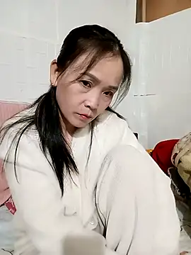 Feeling-hot online show from December 4, 2025, 7:46 pm