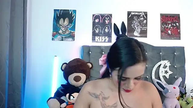 lunabritton1 online show from March 16, 2026, 1:13 am