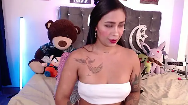 lunabritton1 online show from February 8, 2026, 3:26 am