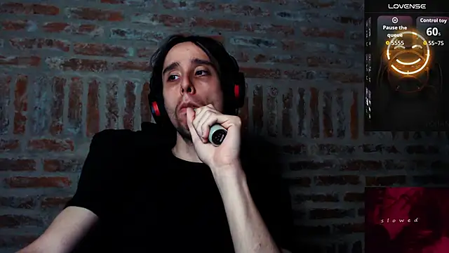 Snapshot of CaramelToy chatting on January 10, 2026, 4:57 pm CaramelToy online show from January 10, 2026, 4:57 pm