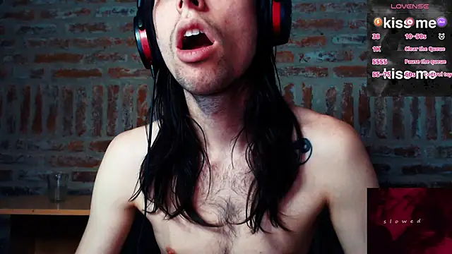 Snapshot of CaramelToy chatting on January 13, 2026, 6:12 pm CaramelToy online show from January 13, 2026, 6:12 pm