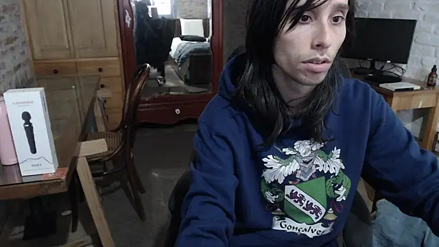 Snapshot of CaramelToy chatting on November 10, 2025, 7:19 pm CaramelToy online show from November 10, 2025, 7:19 pm