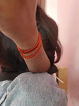 Iamyourdarling online show from November 13, 2025, 9:57 am