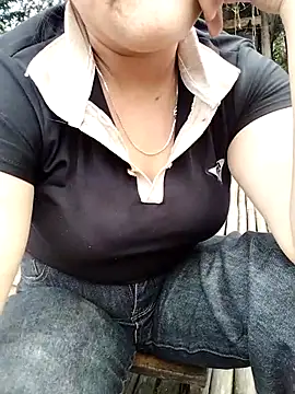 Snapshot of m-mbae chatting on February 22, 2026, 8:06 am m-mbae online show from February 22, 2026, 8:06 am